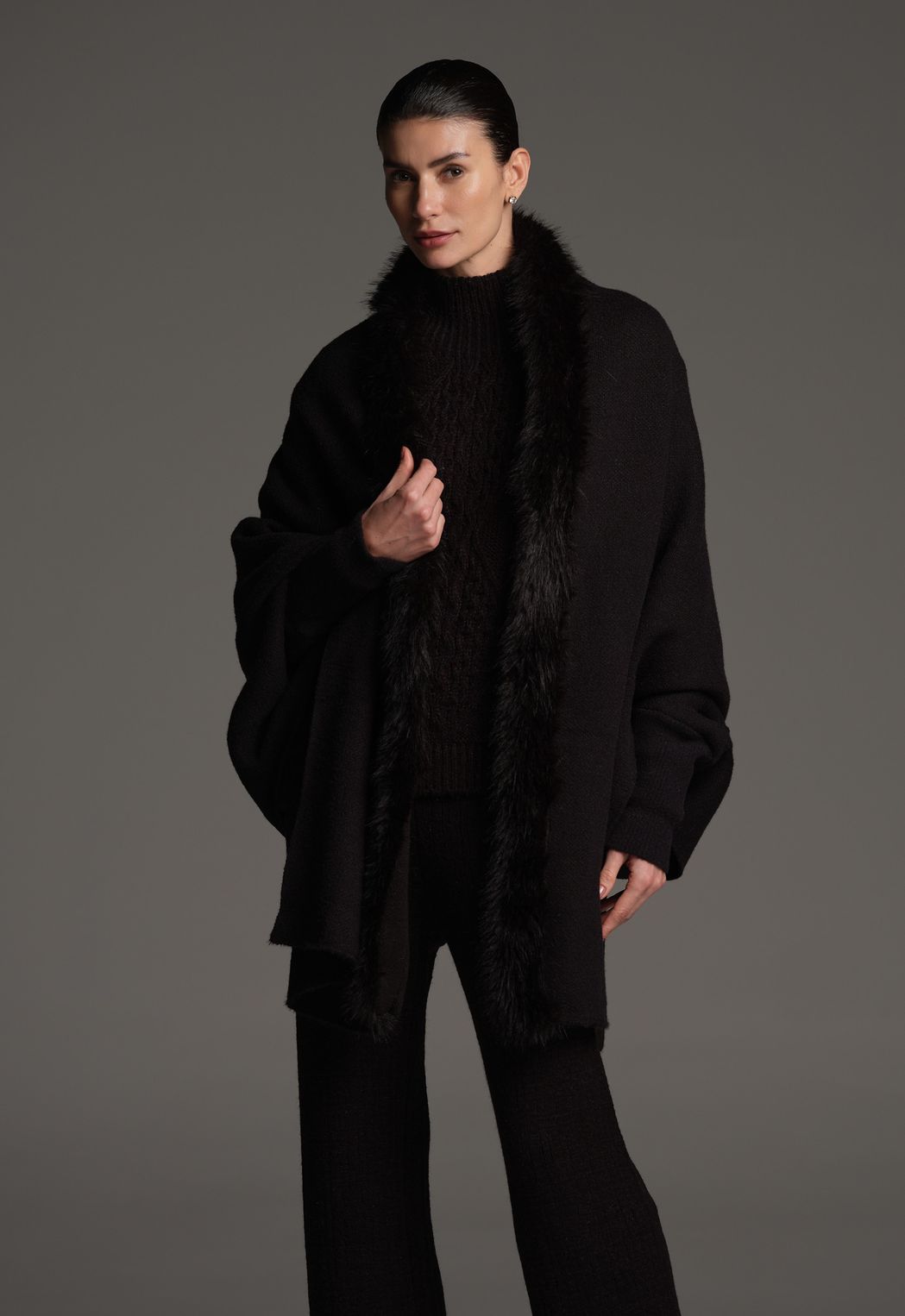 Poncho com Pelo Preto