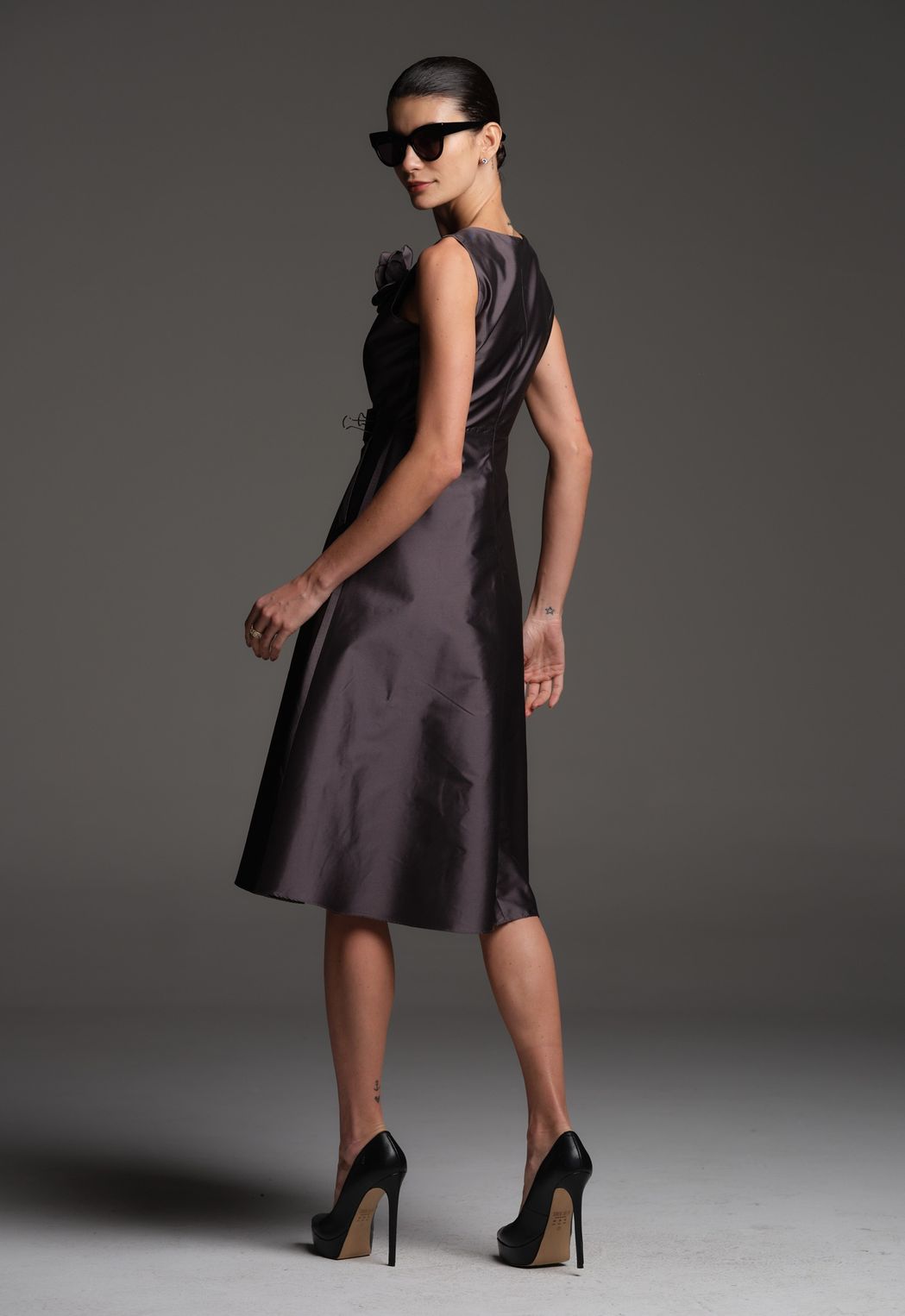 Vestido Evase Tafetá Cinza Chumbo Livia