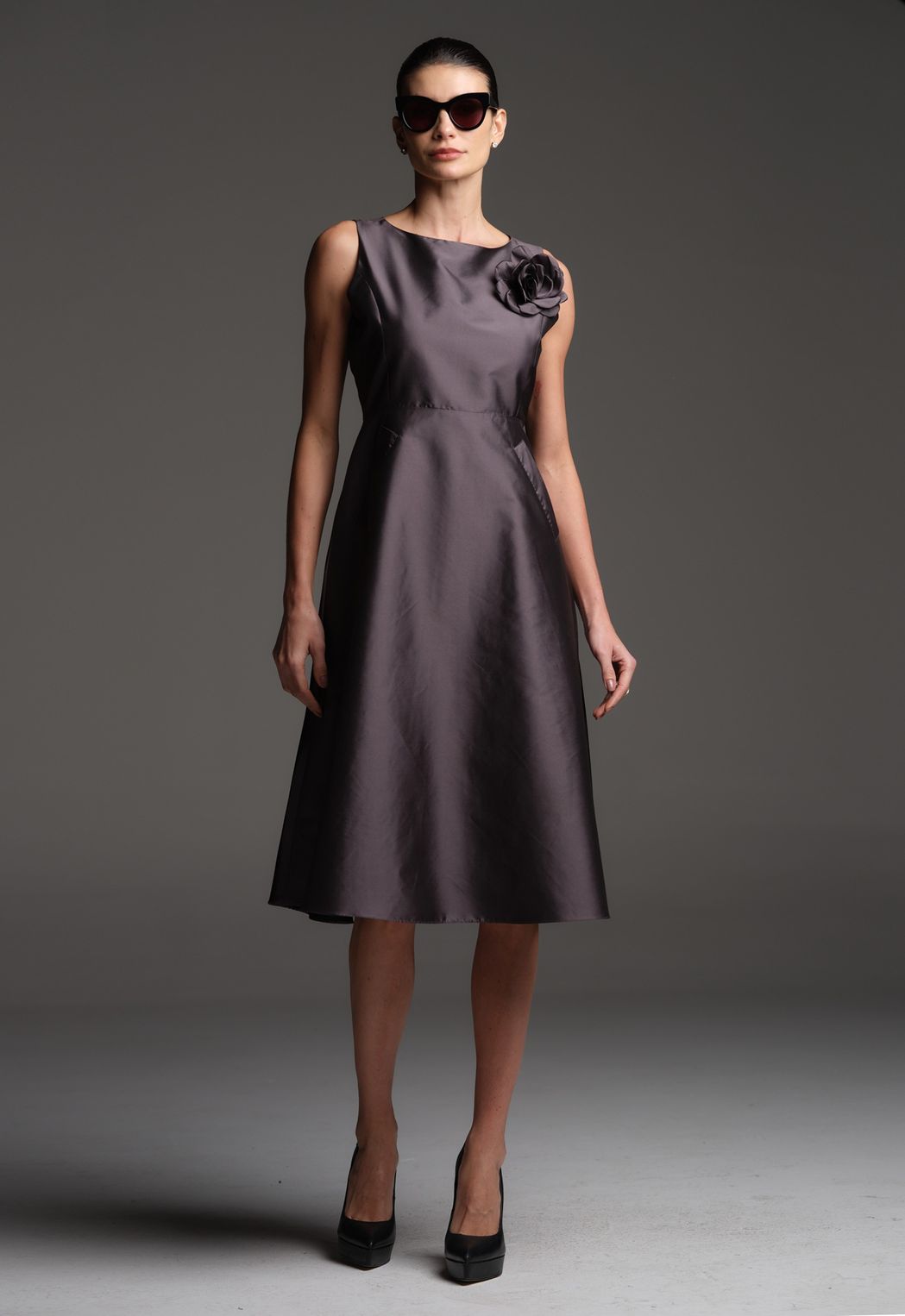 Vestido Evase Tafetá Cinza Chumbo Livia