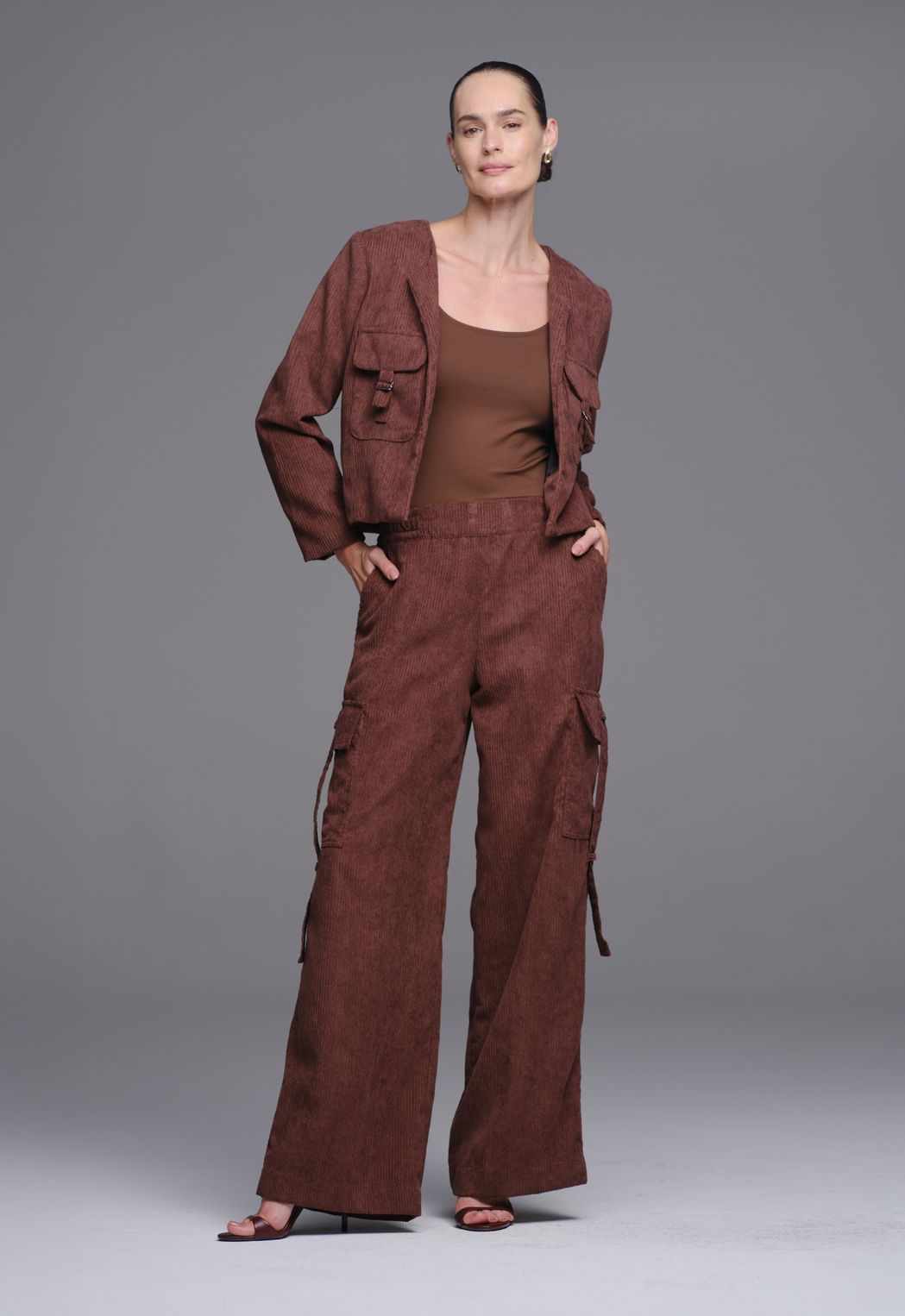 Calça Pantalona Cargo Veludo Cotele Isadora