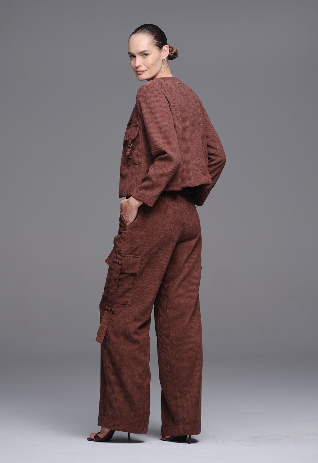 Calça Pantalona Cargo Veludo Cotele Isadora