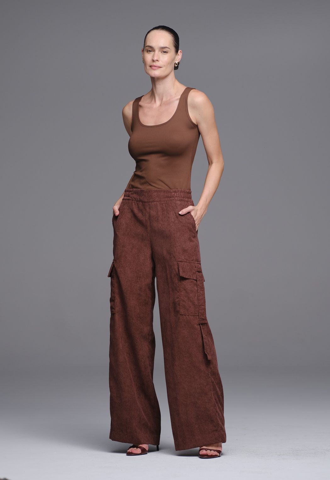 Calça Pantalona Cargo Veludo Cotele Isadora