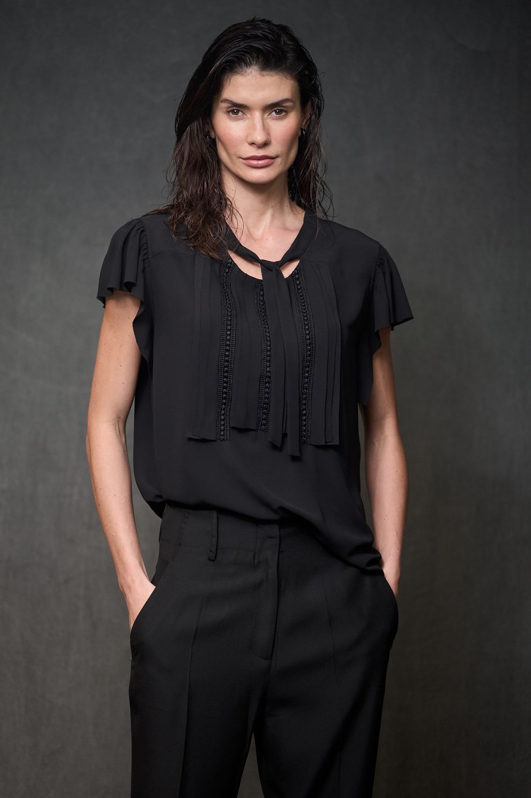 Blusa Crepe Manga Curta Preto Cristina