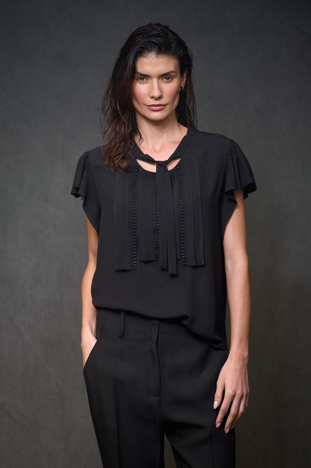 Blusa Crepe Manga Curta Preto Cristina