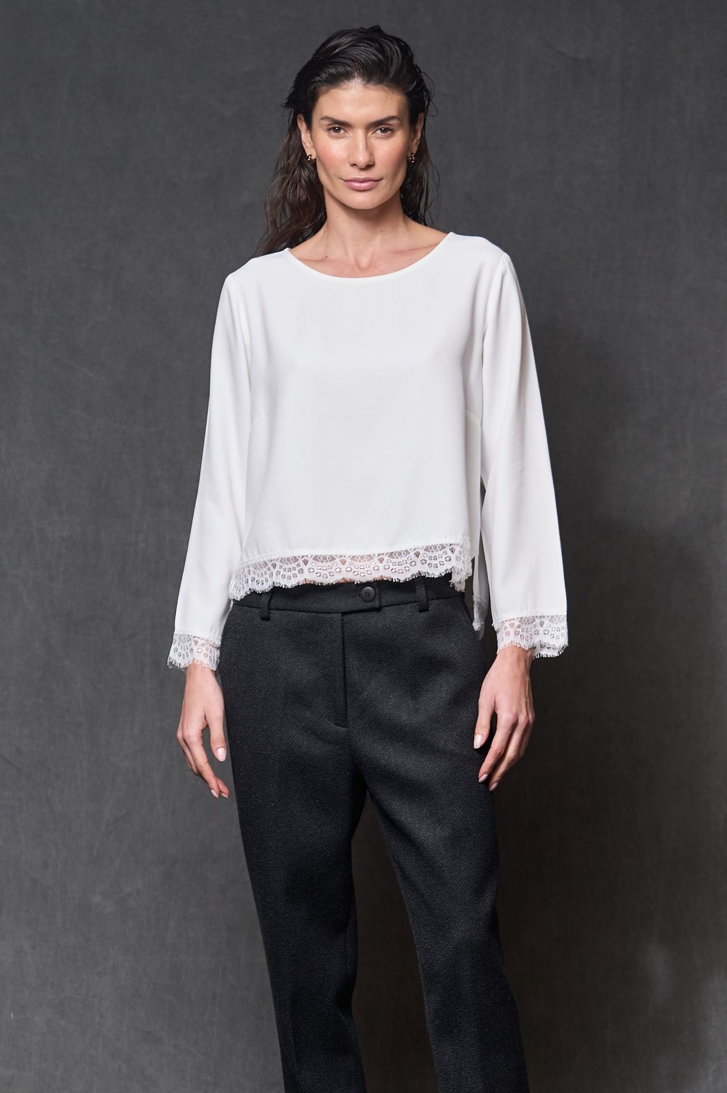 Blusa com Renda Off White Lavinia