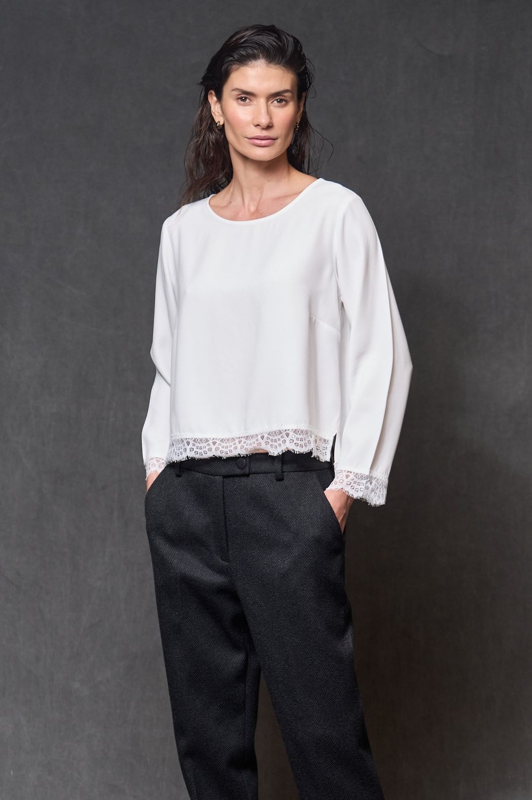 Blusa com Renda Off White Lavinia