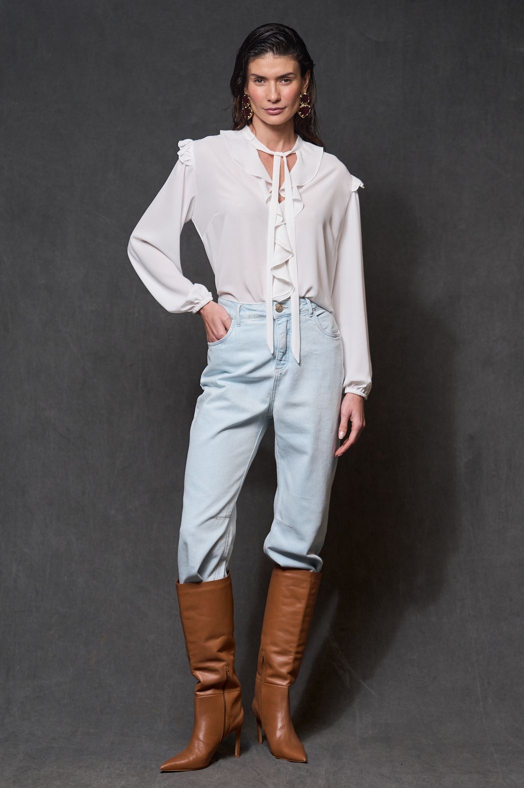 Blusa com Babados Crepe Off White Angélica