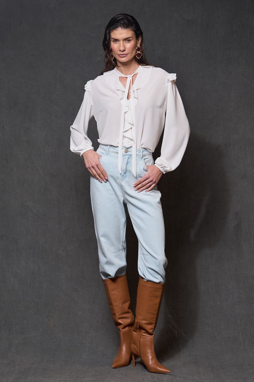 Blusa com Babados Crepe Off White Angélica