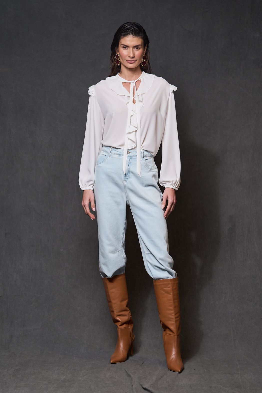 Blusa com Babados Crepe Off White Angélica