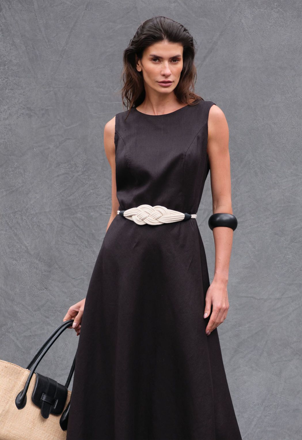 Vestido Midi Linho Preto Vanessa