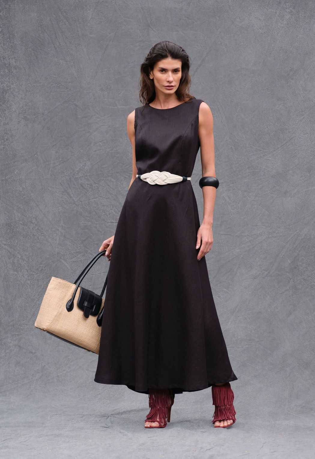 Vestido Midi Linho Preto Vanessa