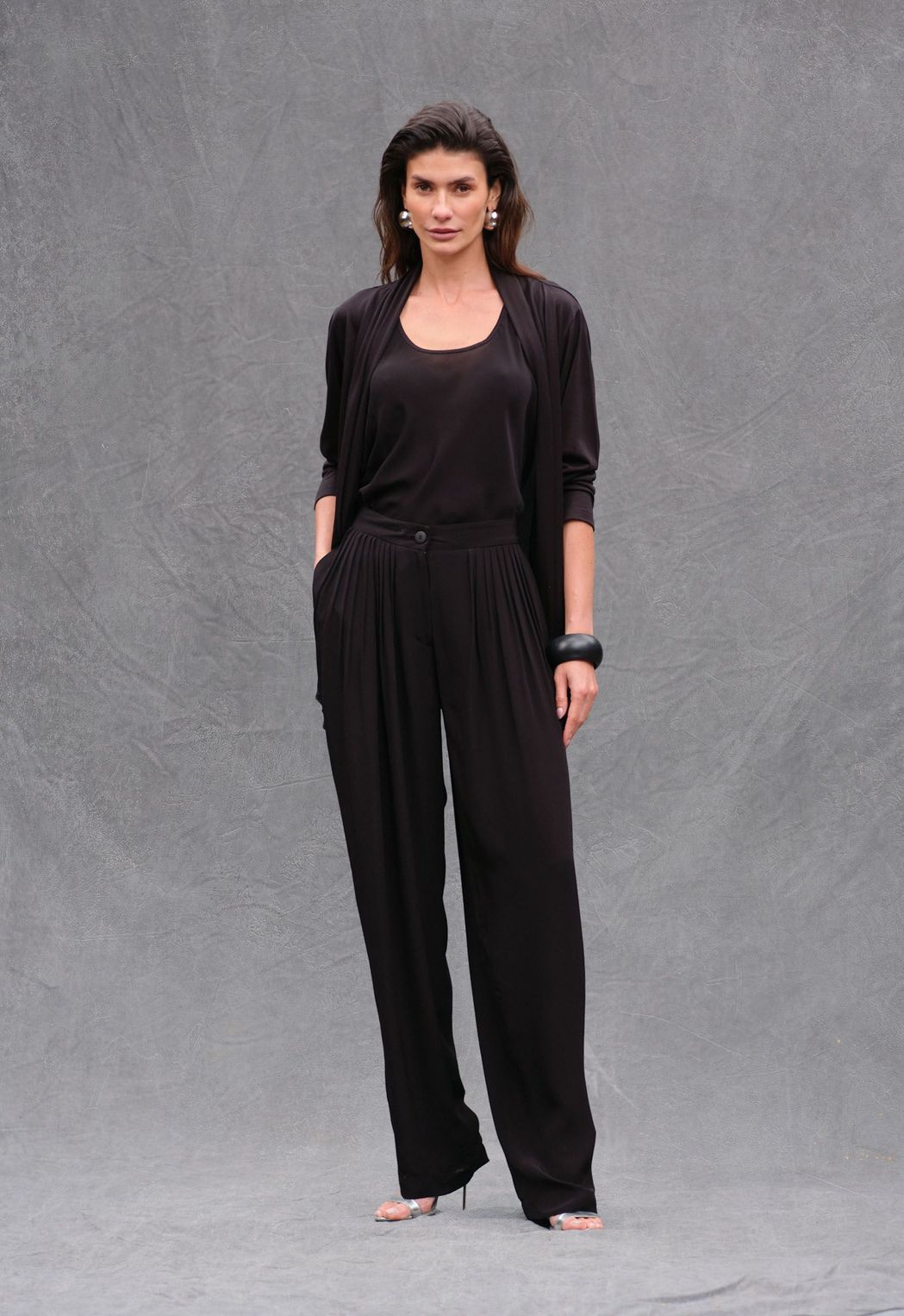 Twin Set Crepe Assimétrico Preto Jéssica