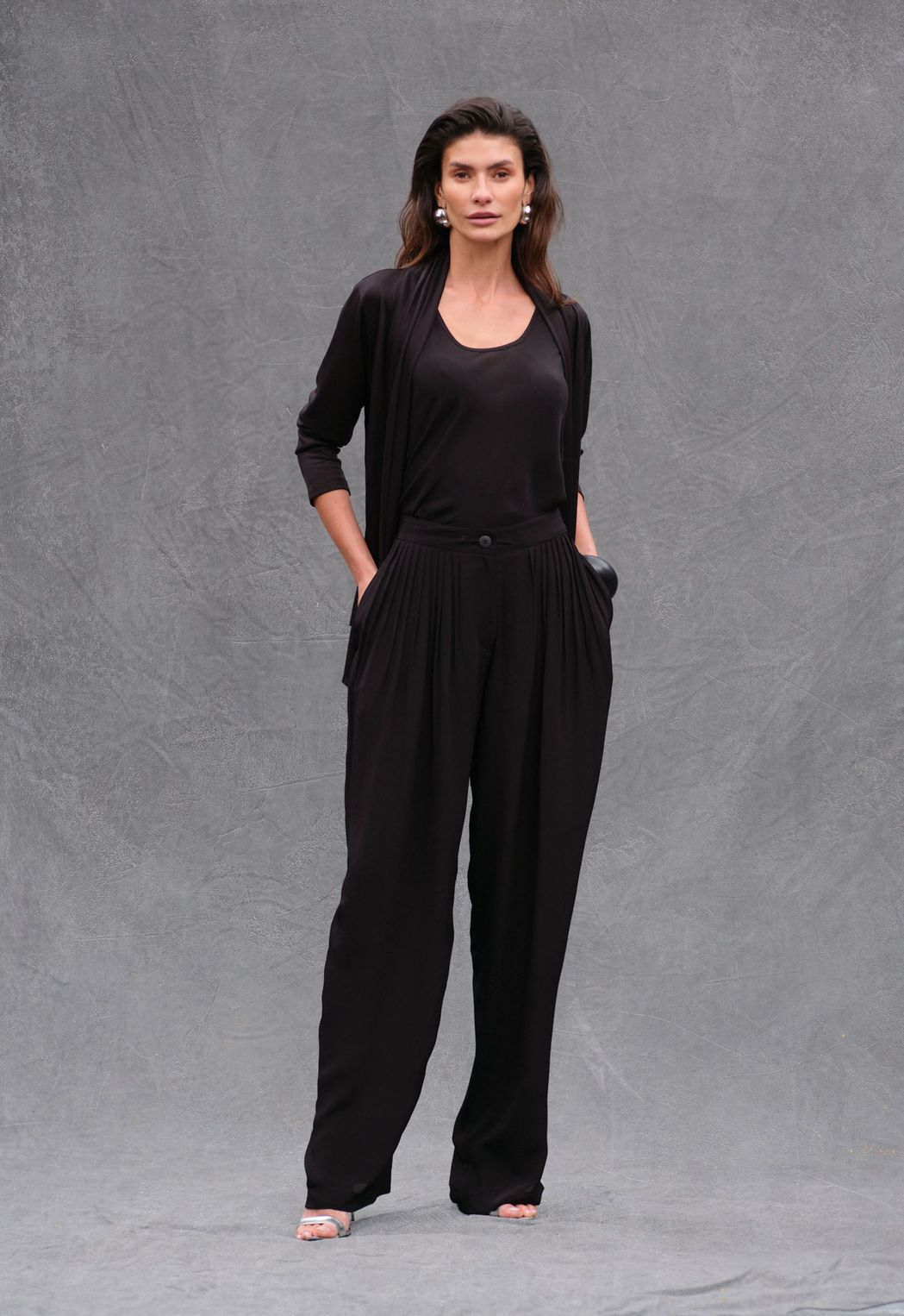 Twin Set Crepe Assimétrico Preto Jéssica