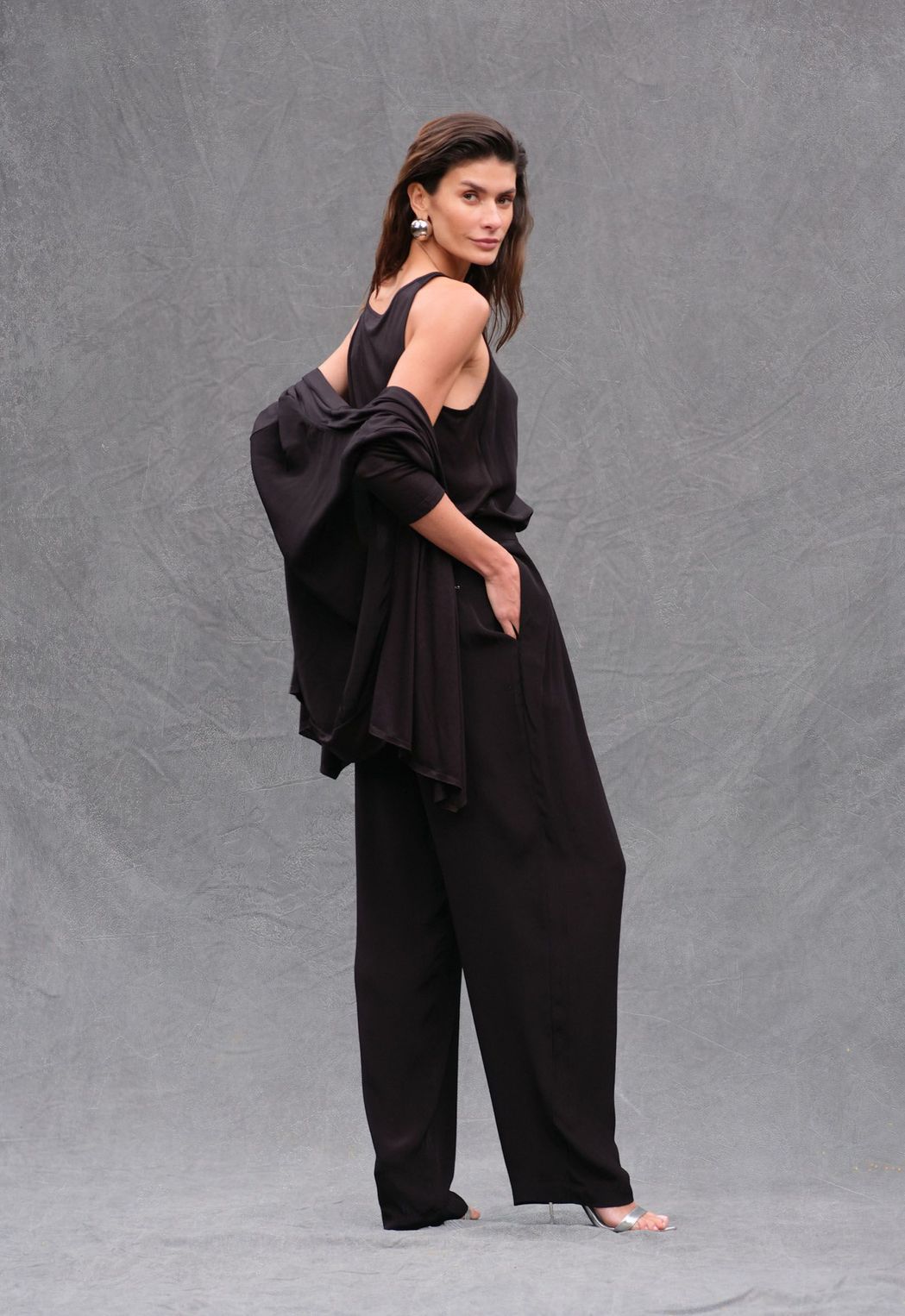Twin Set Crepe Assimétrico Preto Jéssica