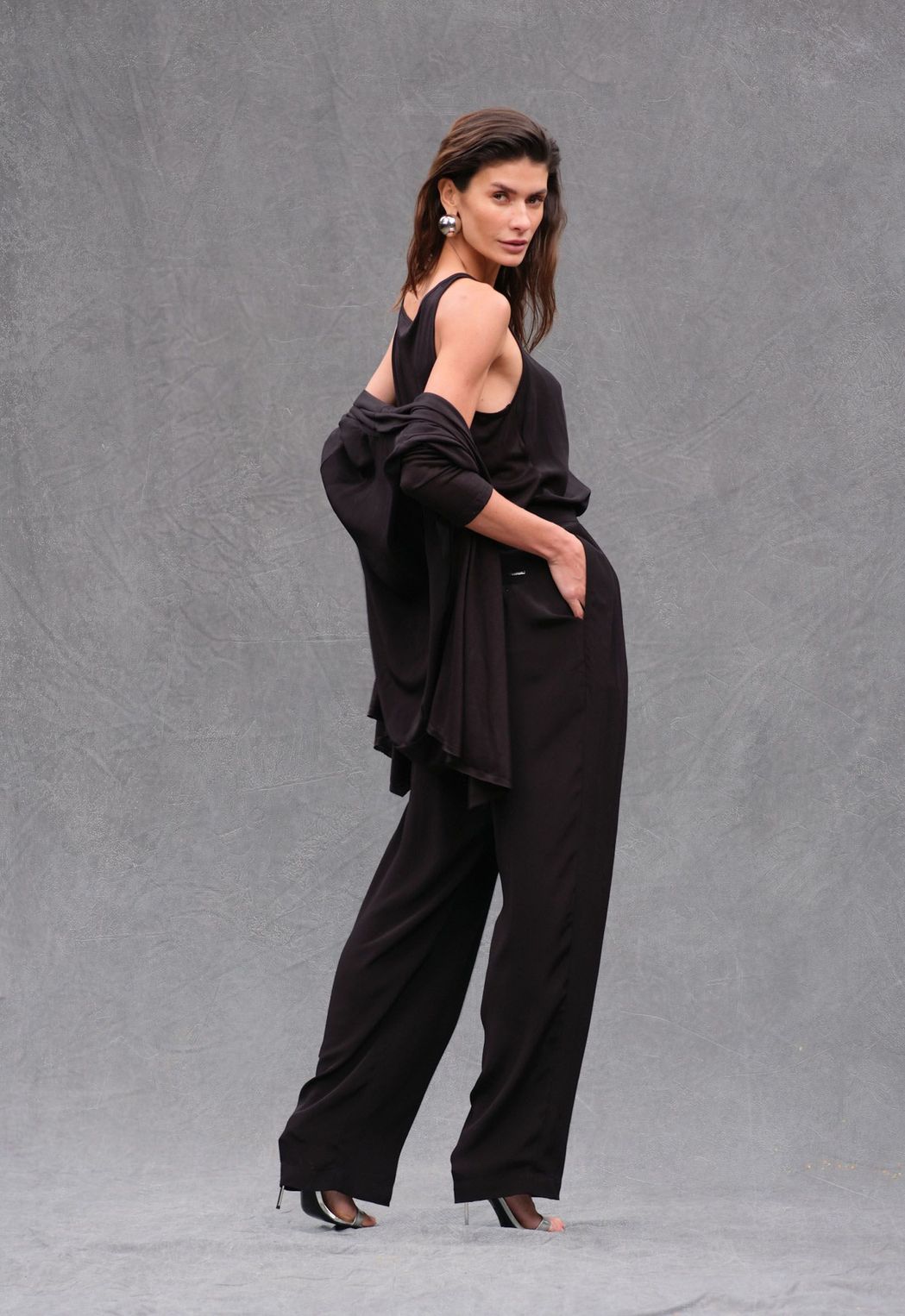 Twin Set Crepe Assimétrico Preto Jéssica