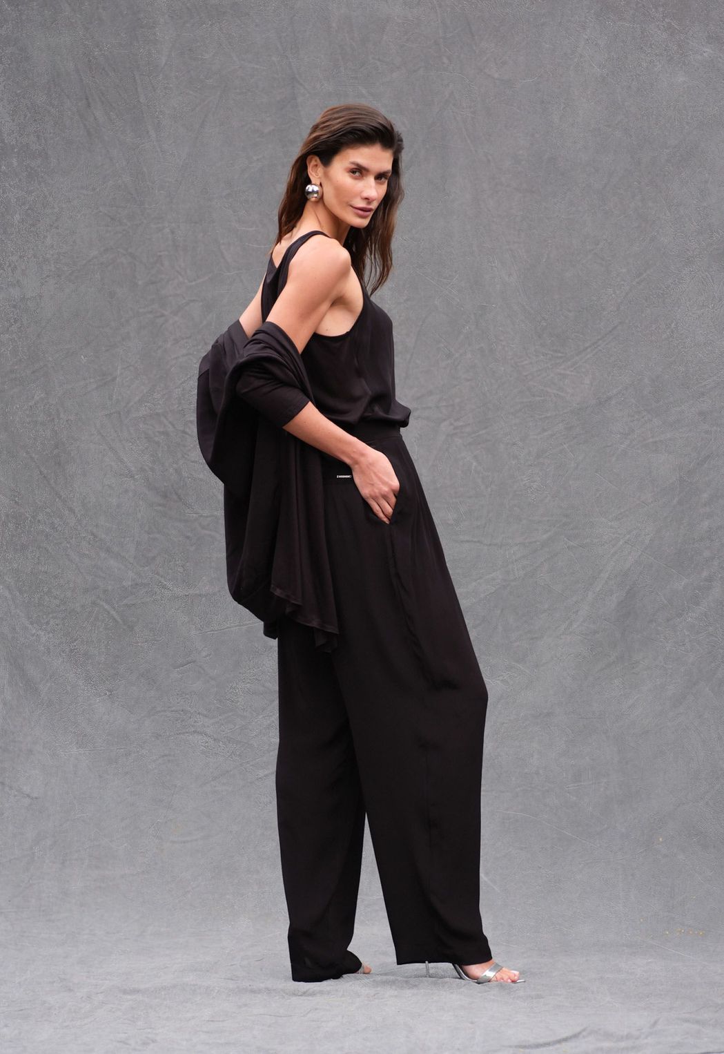 Twin Set Crepe Assimétrico Preto Jéssica