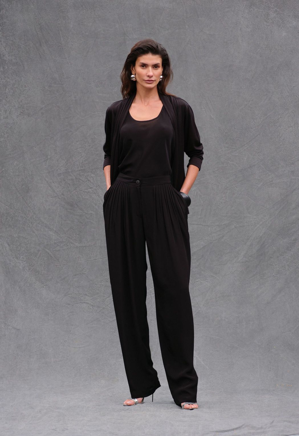 Twin Set Crepe Assimétrico Preto Jéssica