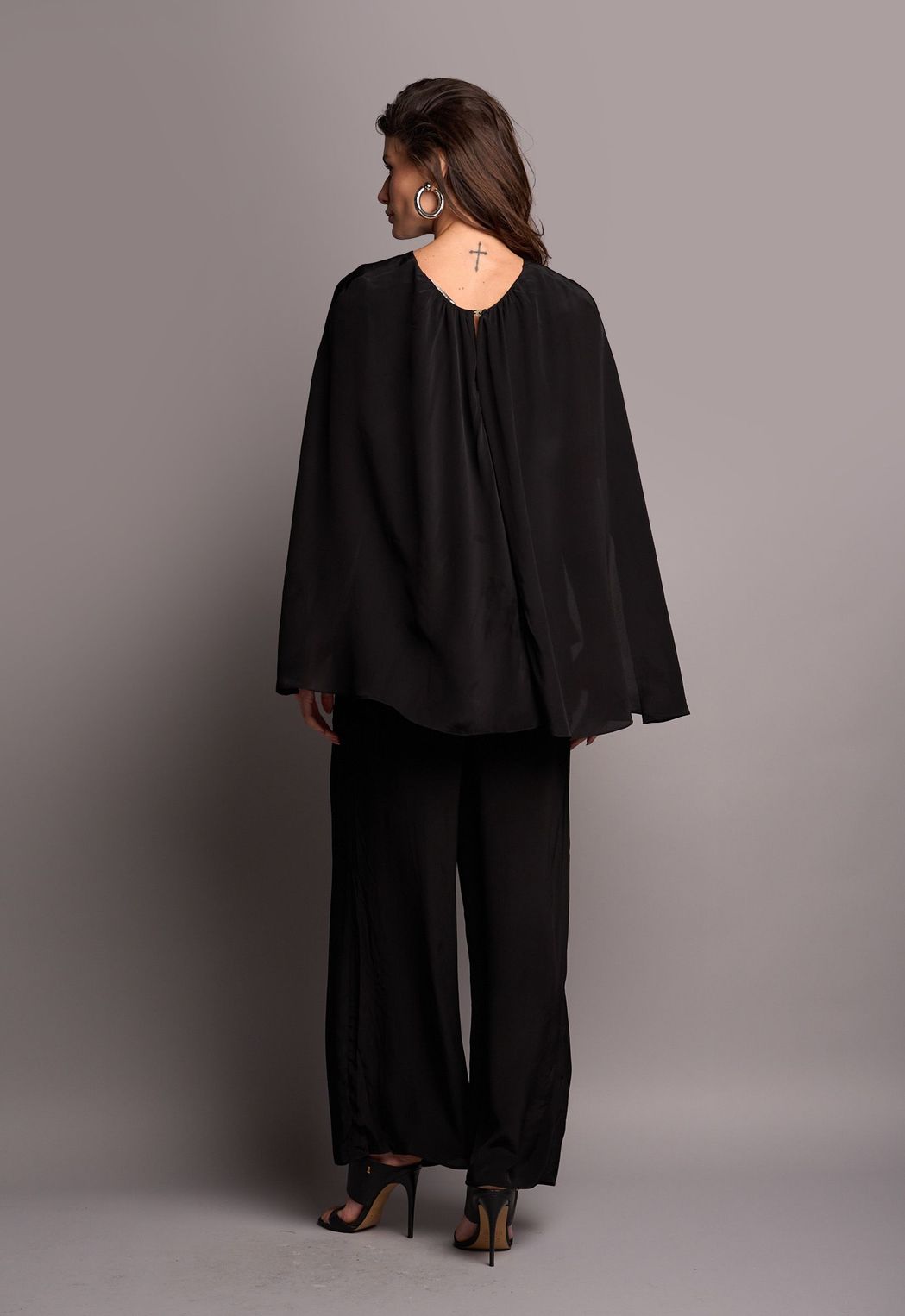 Blusa Acetinada Preto Francesca CB