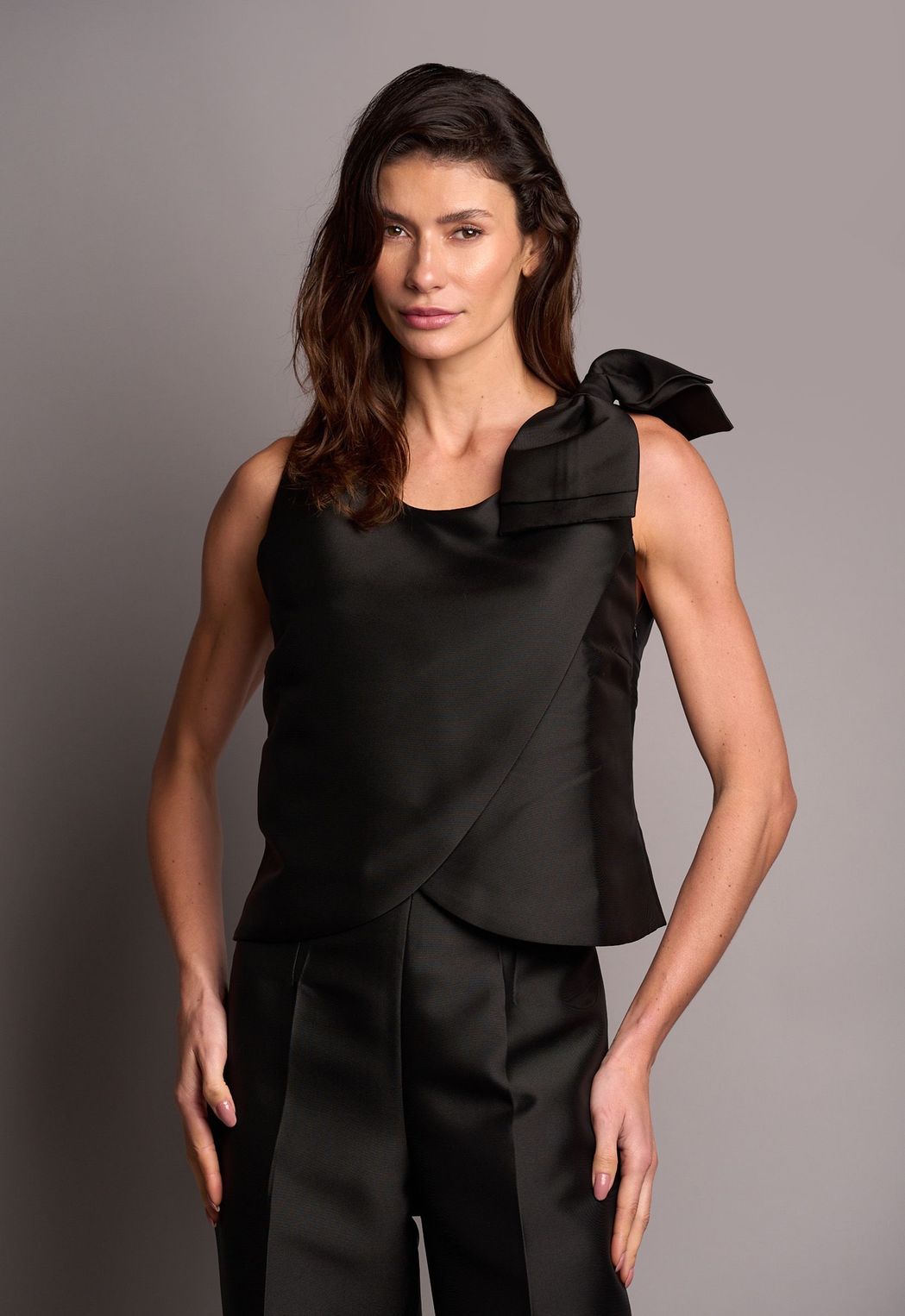 Blusa Zibeline com Laço Preta Jackie