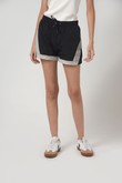 Shorts com Recortes Clint Preto/Litio Milky