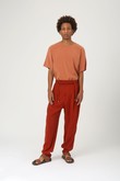 Calça Cenoura com Cinto Freddy Terracota Tencel