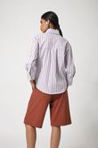 Camisa Ombro a Ombro e Abertura na Barra Amie Listra Rouge Tricoline
