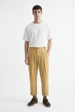 Calça Carrot Fit Pregas Jimy 3 Desertico Lyocel PD
