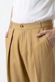 Calça Carrot Fit Pregas Jimy 3 Desertico Lyocel PD