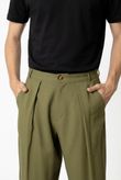 Calça Carrot Fit Pregas Jimy 3 Militar Lyocel PD