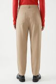 Calça Cintura Alta Fechamento Deslocado Aspen Camelo Alfa Twill