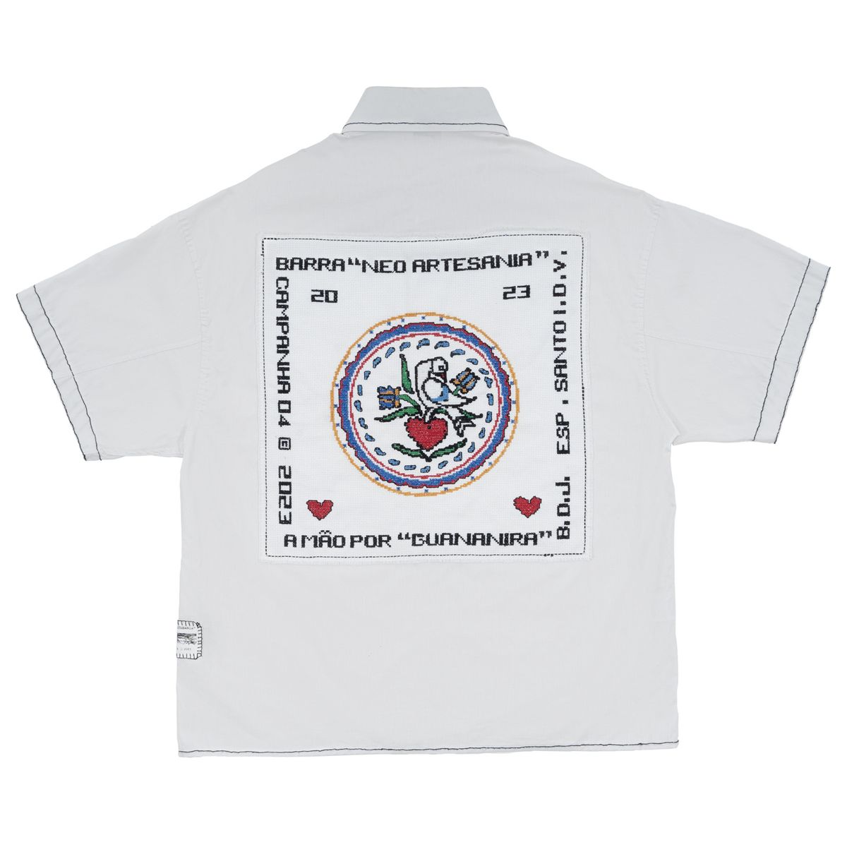 Camisa de Botão Bordada à Mão 