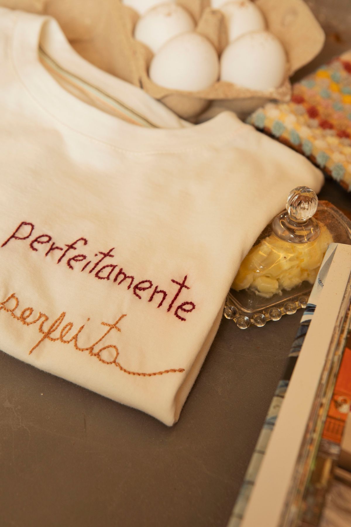 Camiseta Bordada Perfeita Off