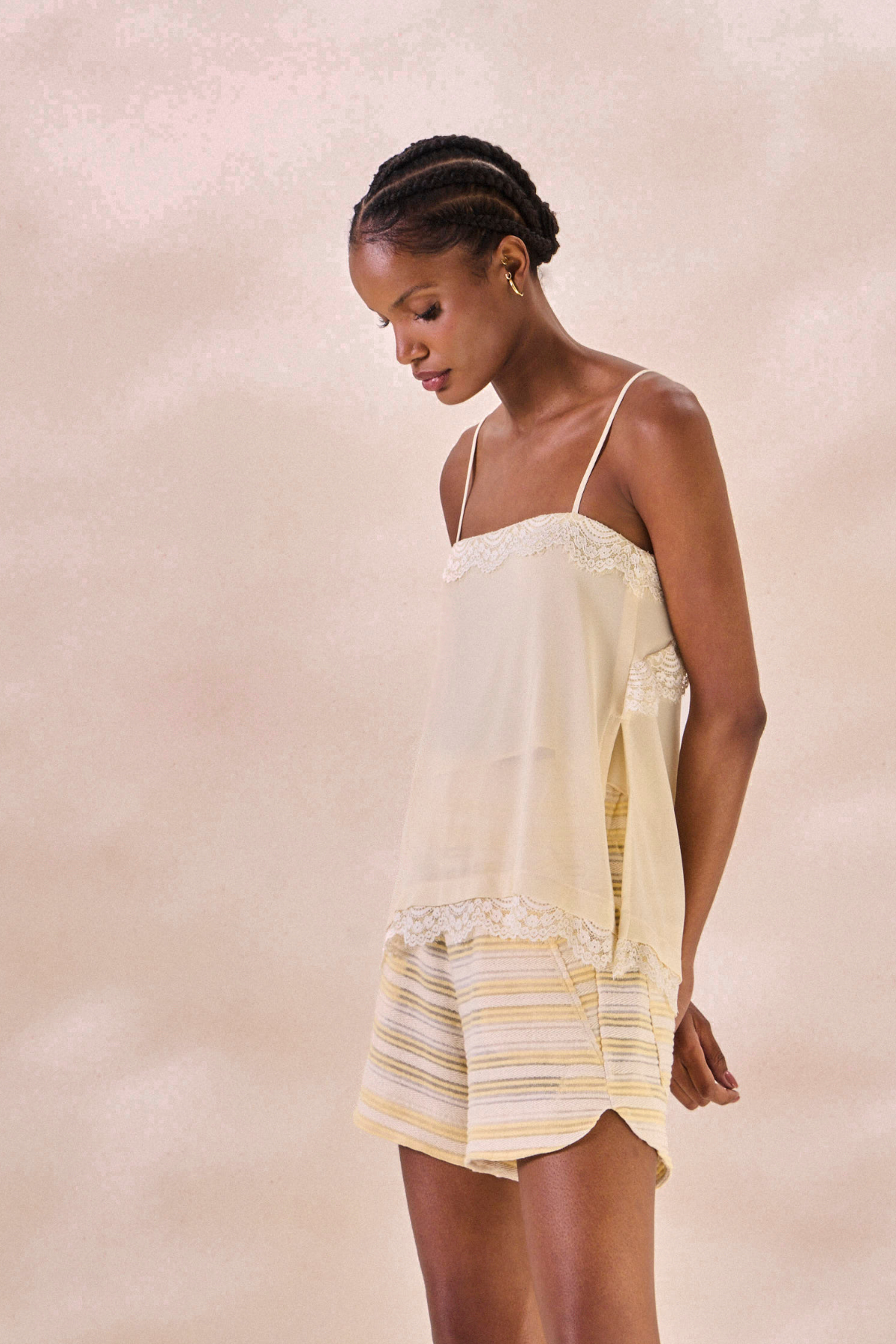 Regata Chiffon Solange Amarelo Pó