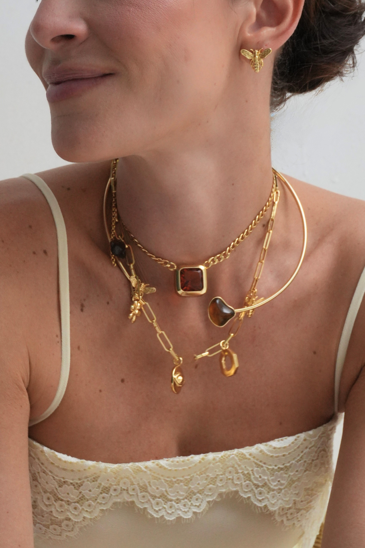 Colar Metal Pingentes Mel Dourado
