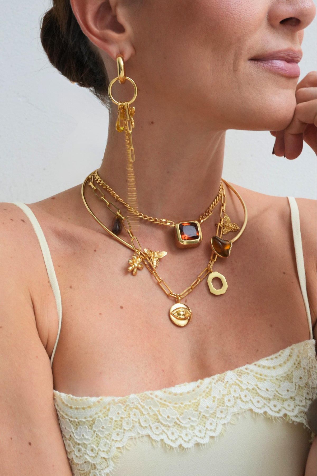 Colar Metal Pingentes Mel Dourado