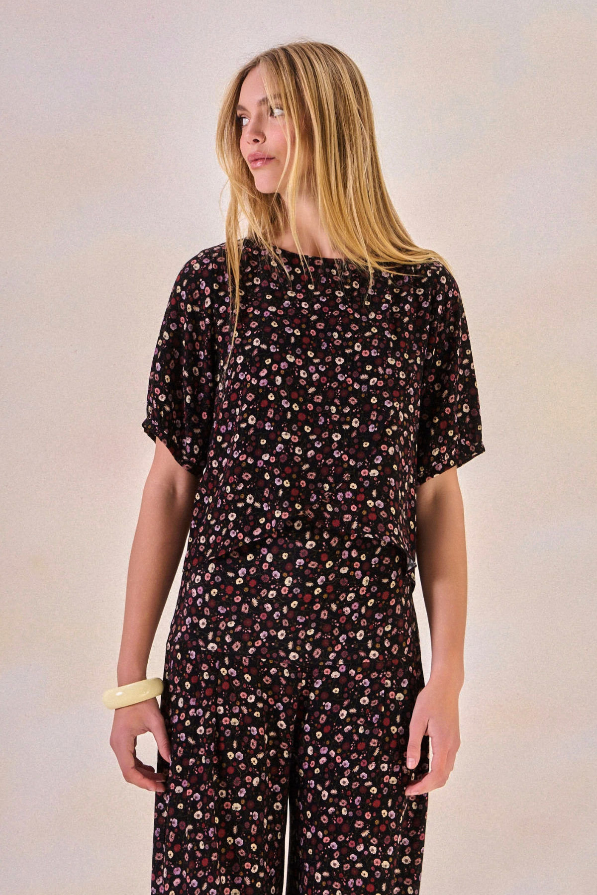 Blusa Viscose Fleur Estampa Flor Preto