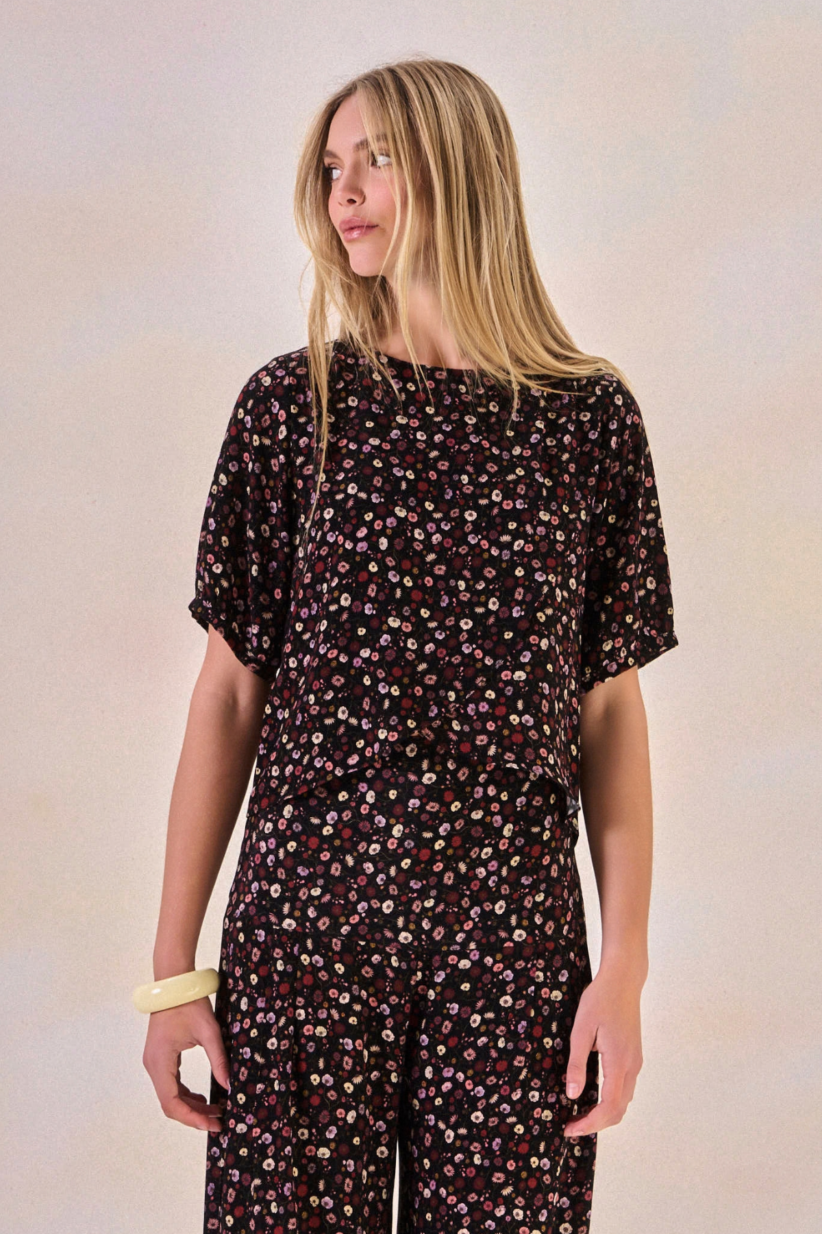 Blusa Viscose Fleur Estampa Flor Preto