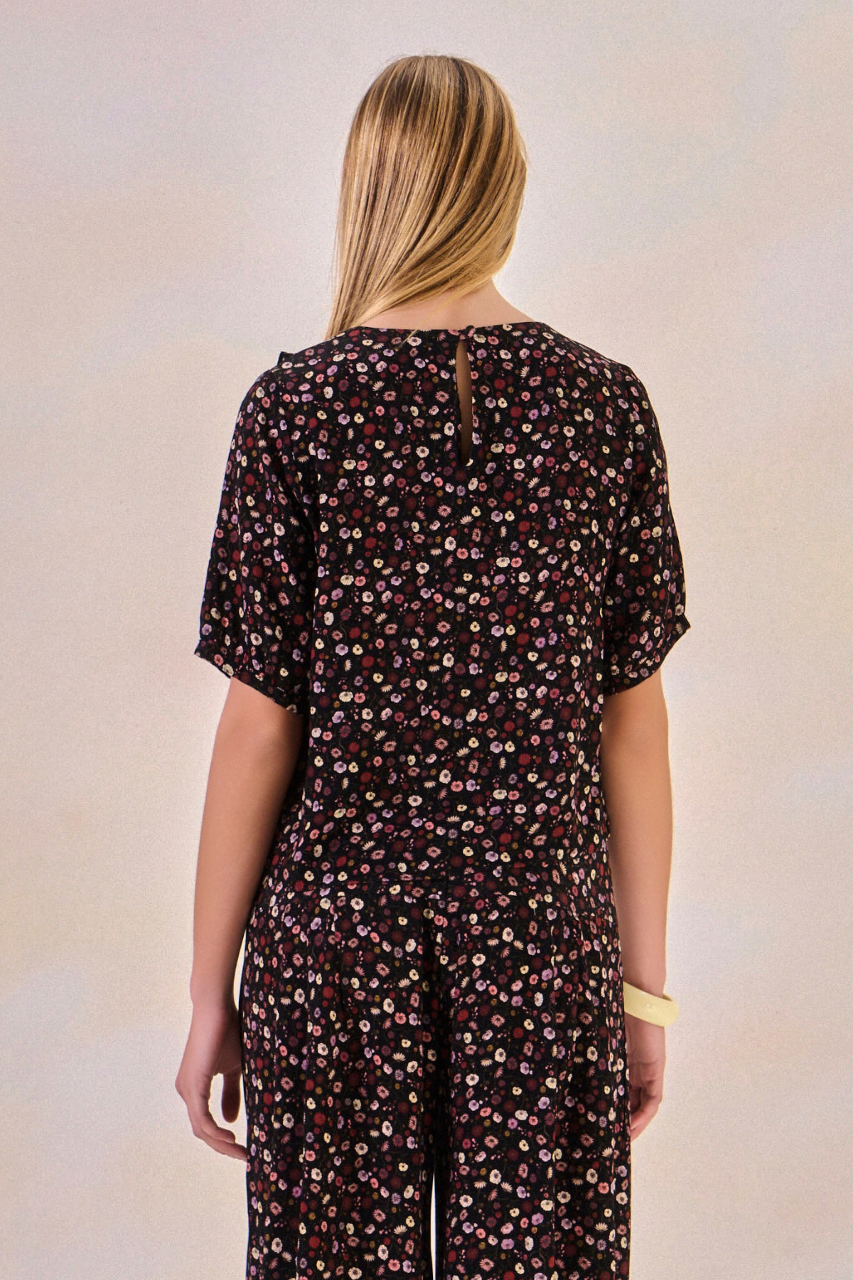 Blusa Viscose Fleur Estampa Flor Preto