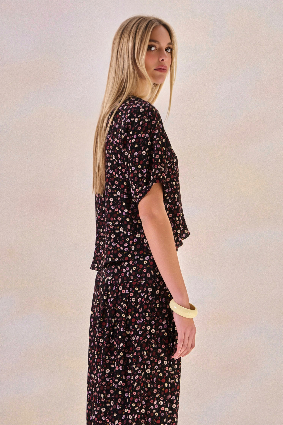 Blusa Viscose Fleur Estampa Flor Preto