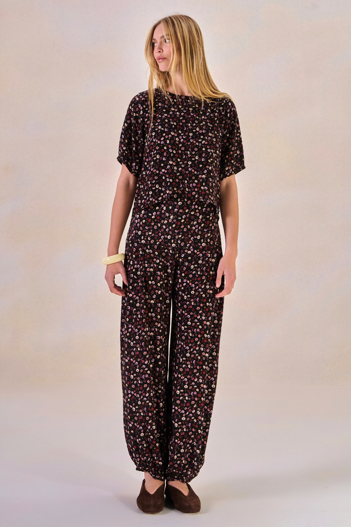Calça Viscose Fleur Estampa Flor Preto