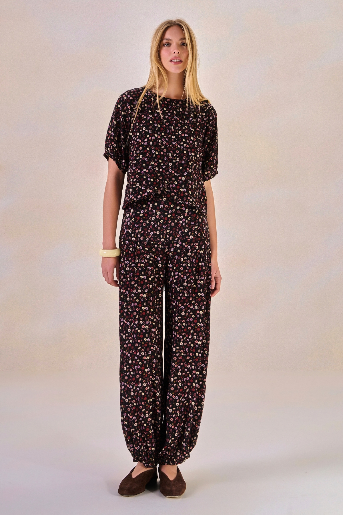 Calça Viscose Fleur Estampa Flor Preto