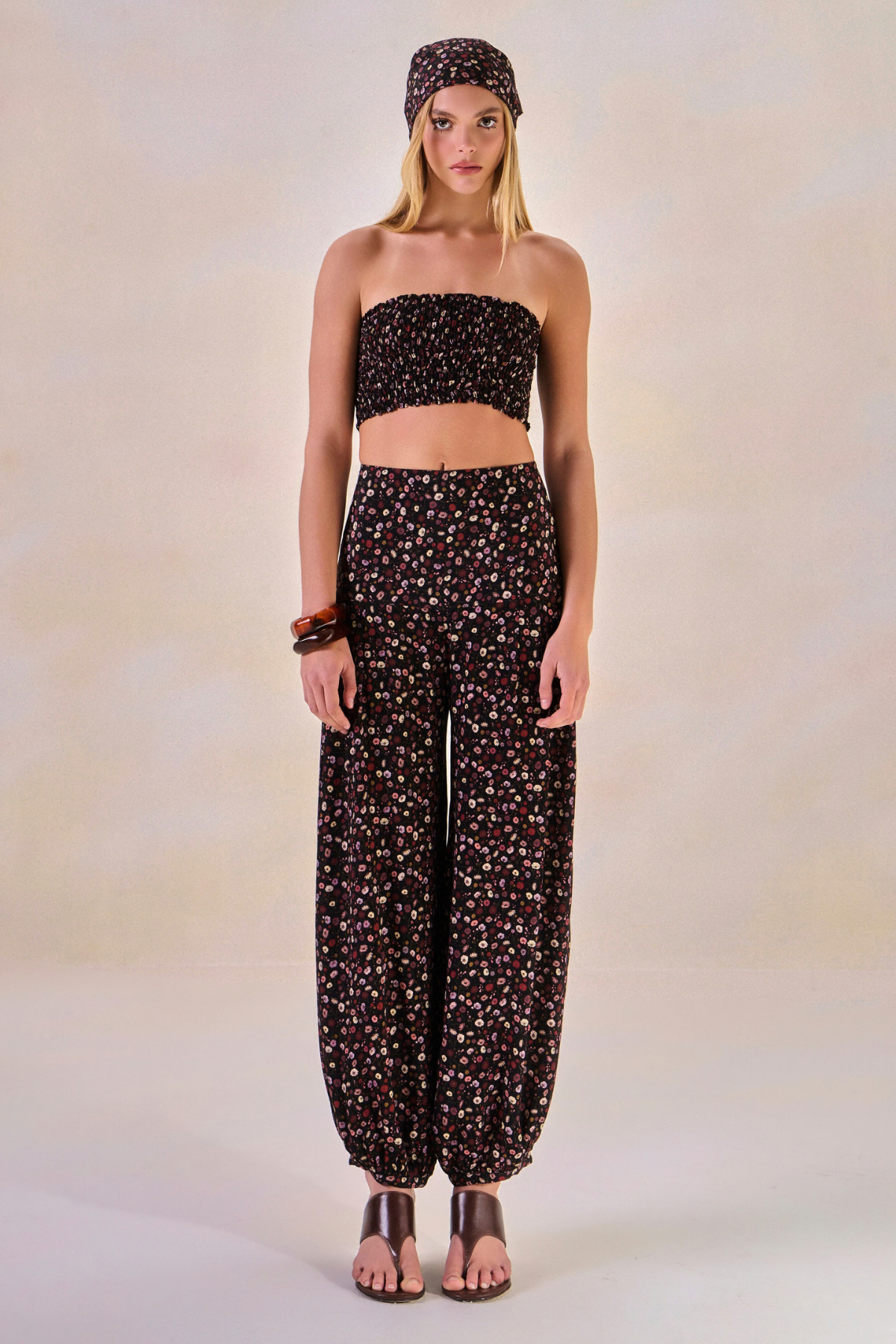 Calça Viscose Fleur Estampa Flor Preto
