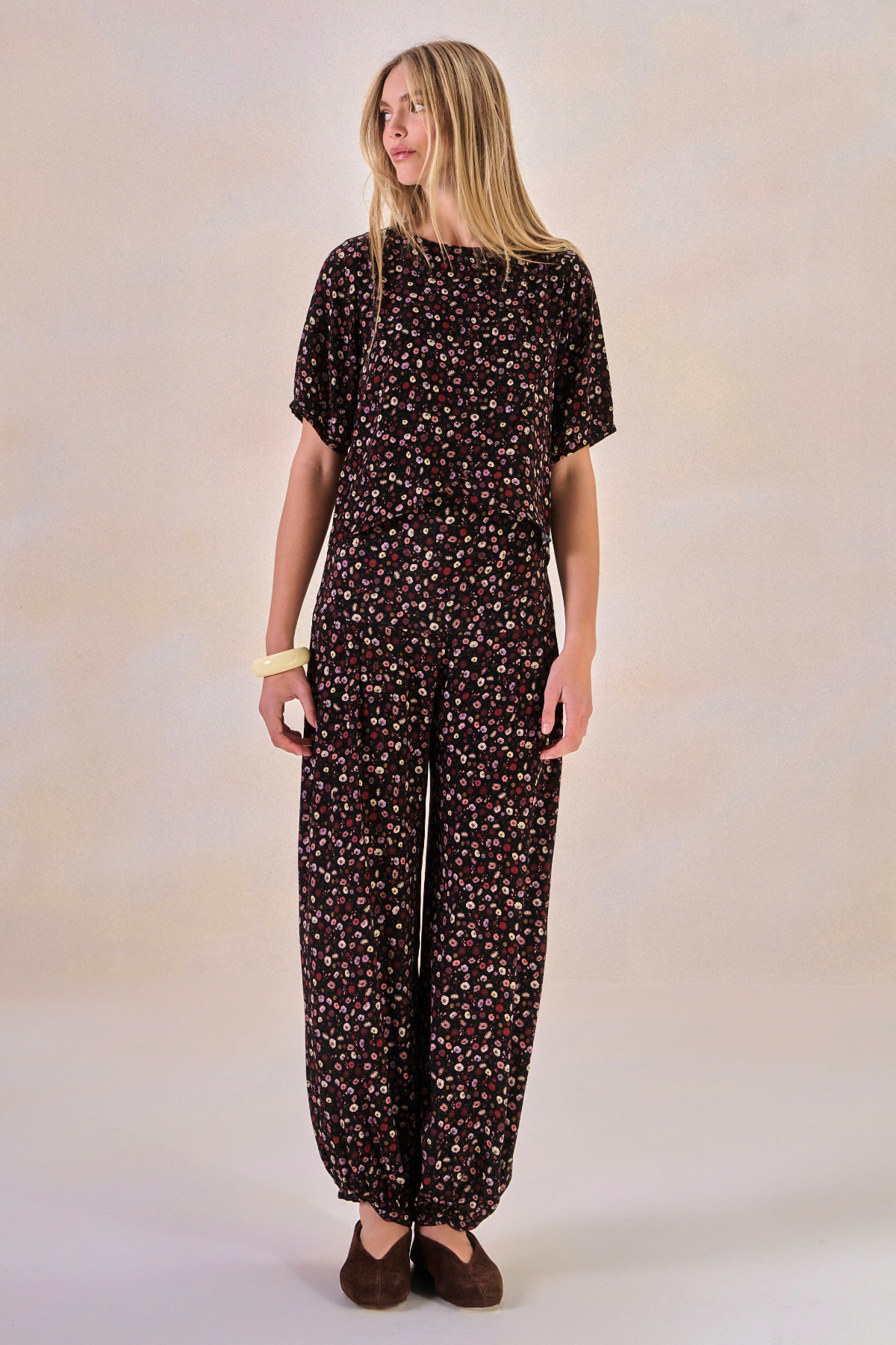 Calça Viscose Fleur Estampa Flor Preto