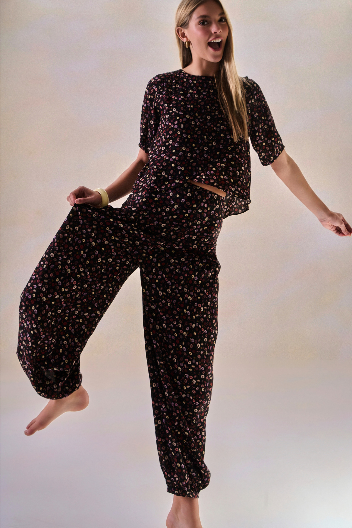 Calça Viscose Fleur Estampa Flor Preto