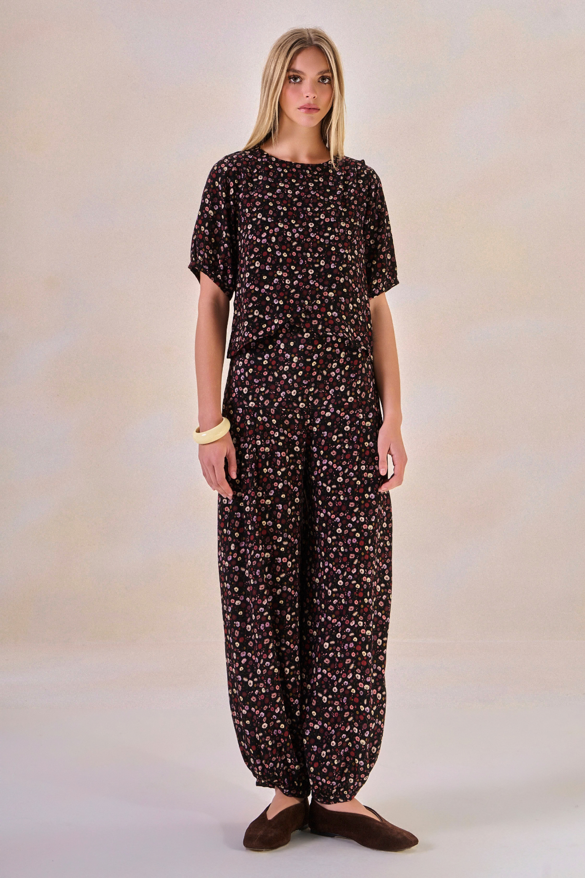 Calça Viscose Fleur Estampa Flor Preto