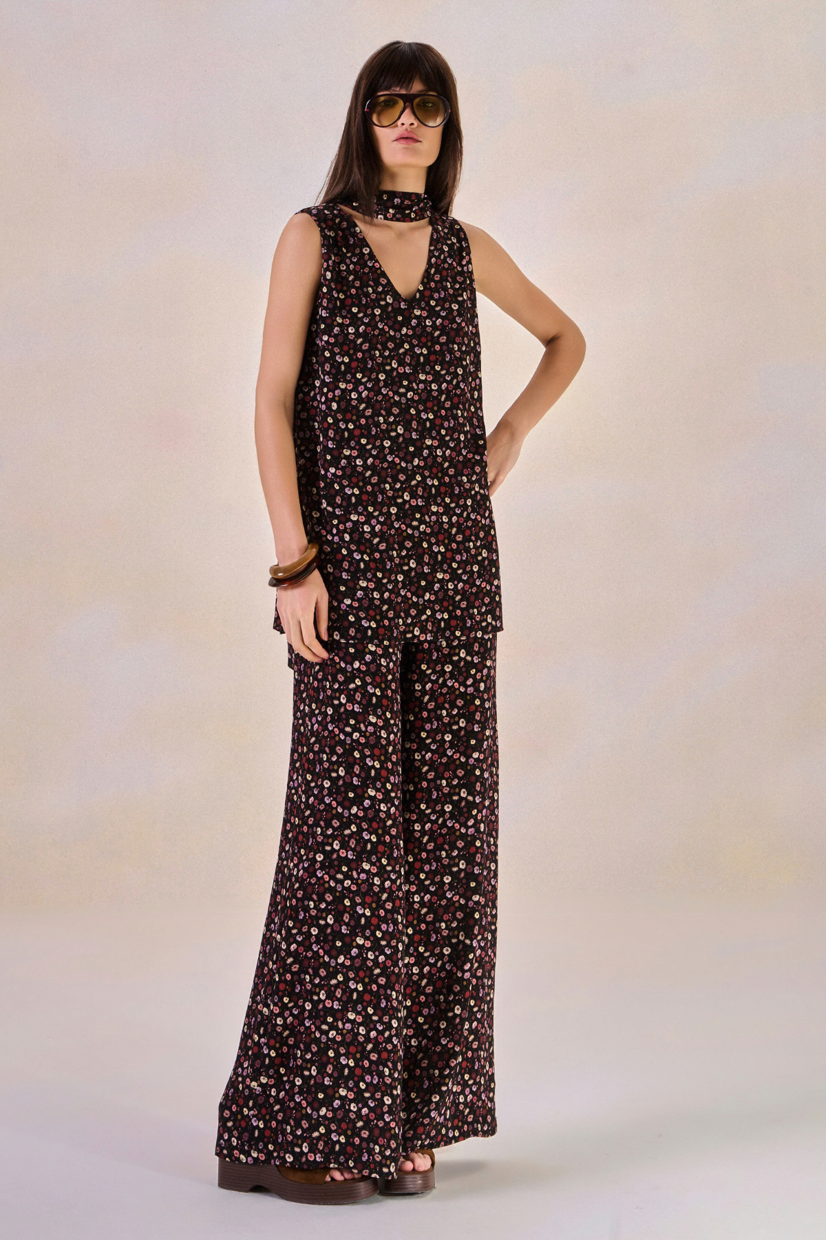 Macacão Viscose Fleur Estampa Flor Preto