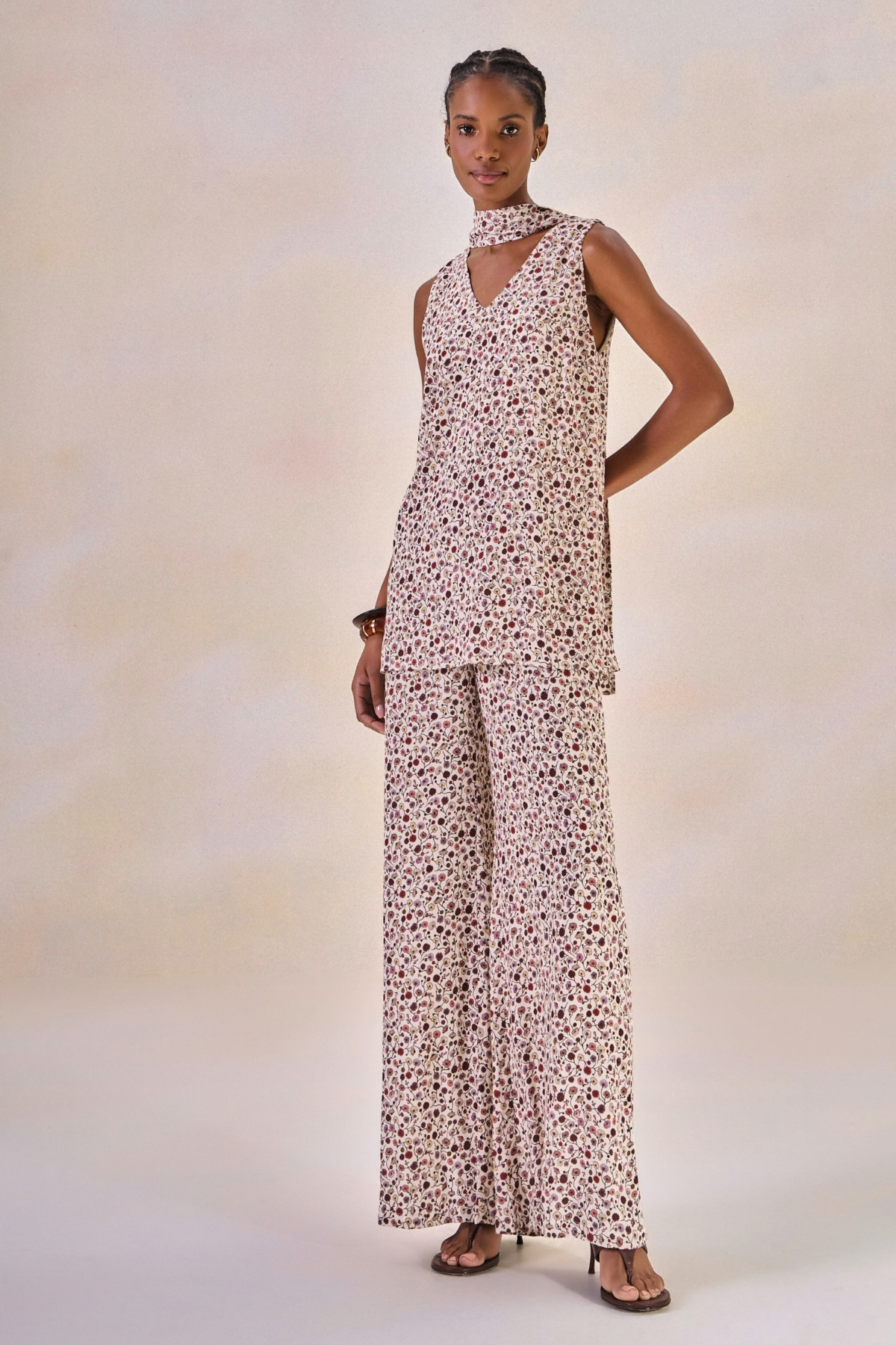 Macacão Viscose Fleur Estampa Flor Off White