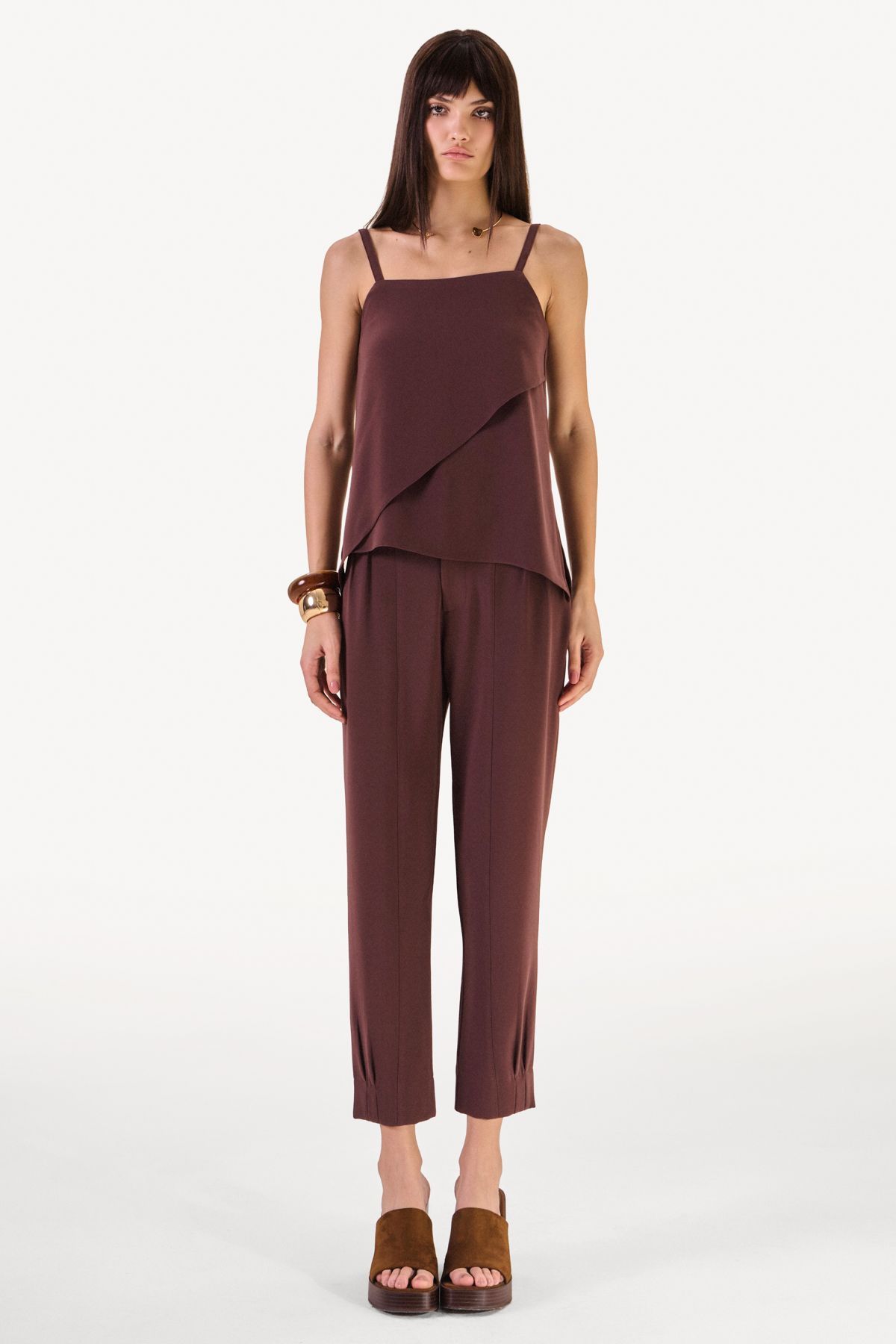 Calça Pregas Crepe Helene Marrom