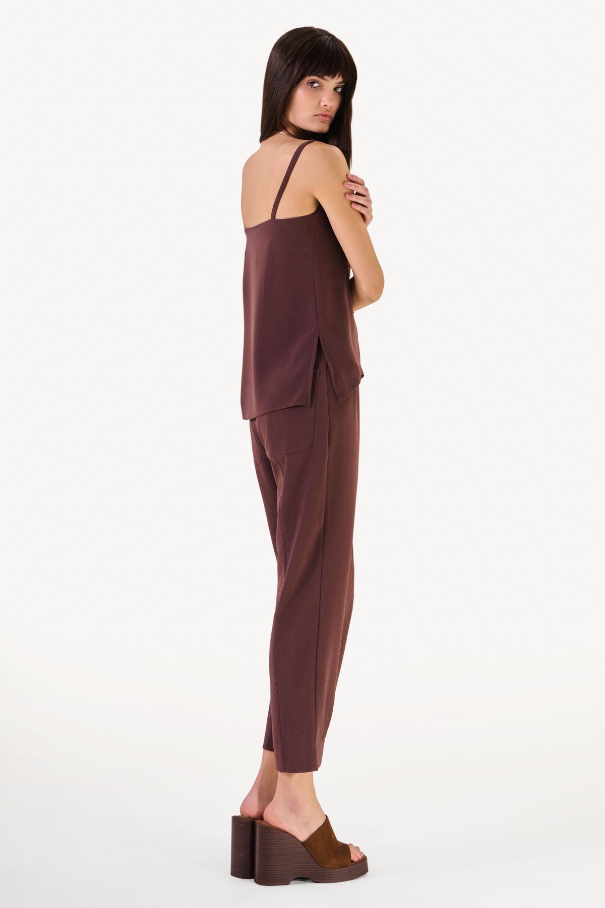 Calça Pregas Crepe Helene Marrom