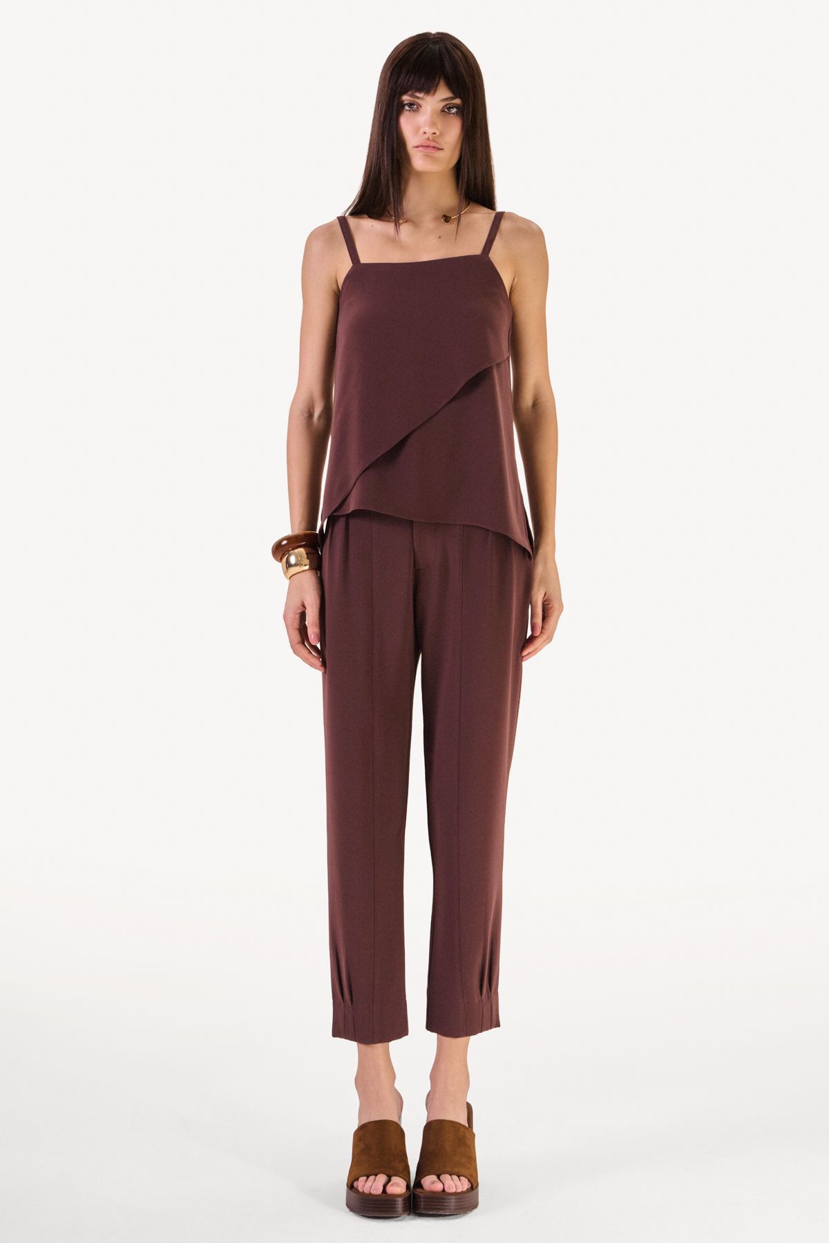 Calça Pregas Crepe Helene Marrom
